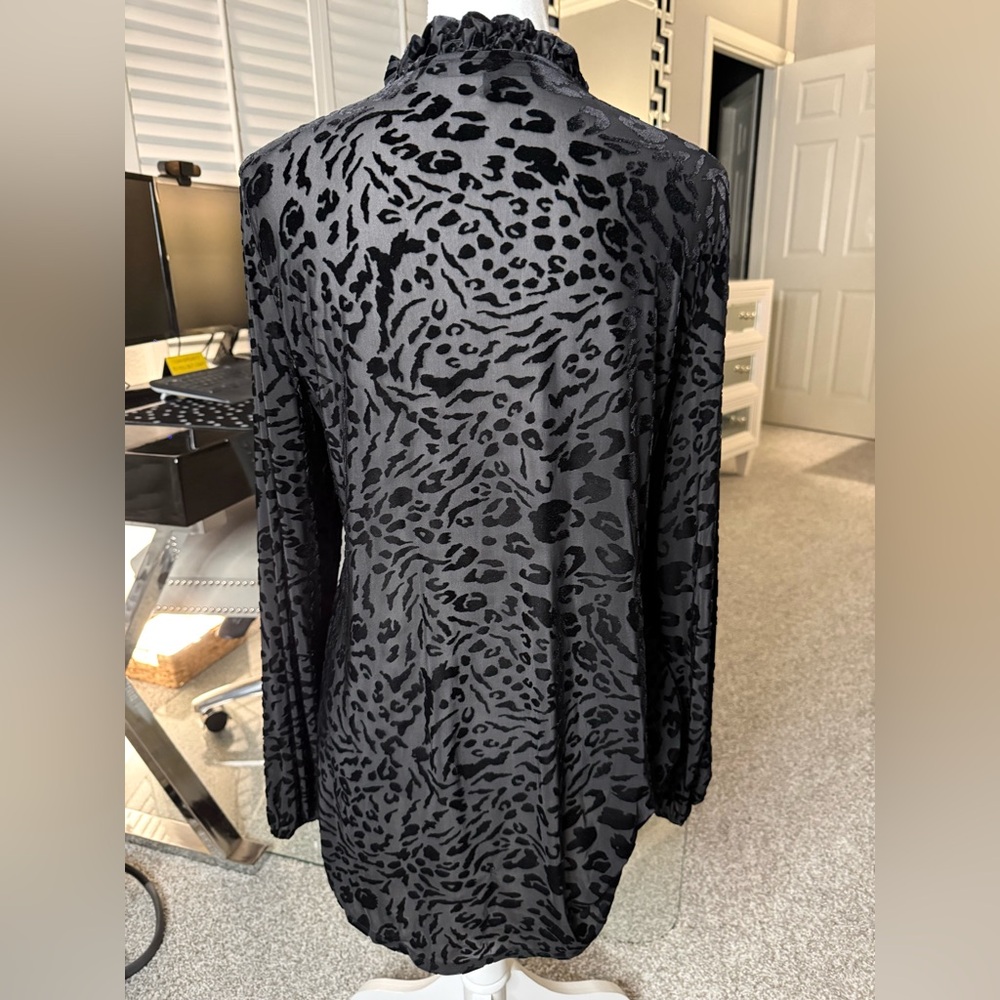 WHBM Women's Black Animal-Print Long Sleeve Blouse - Picture 2 of 3
